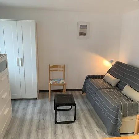 Natha De La 2000 Villa